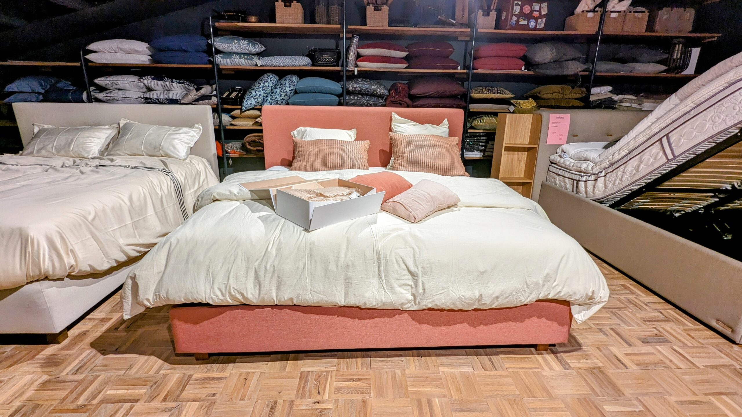 Lit d'expo Beka rose