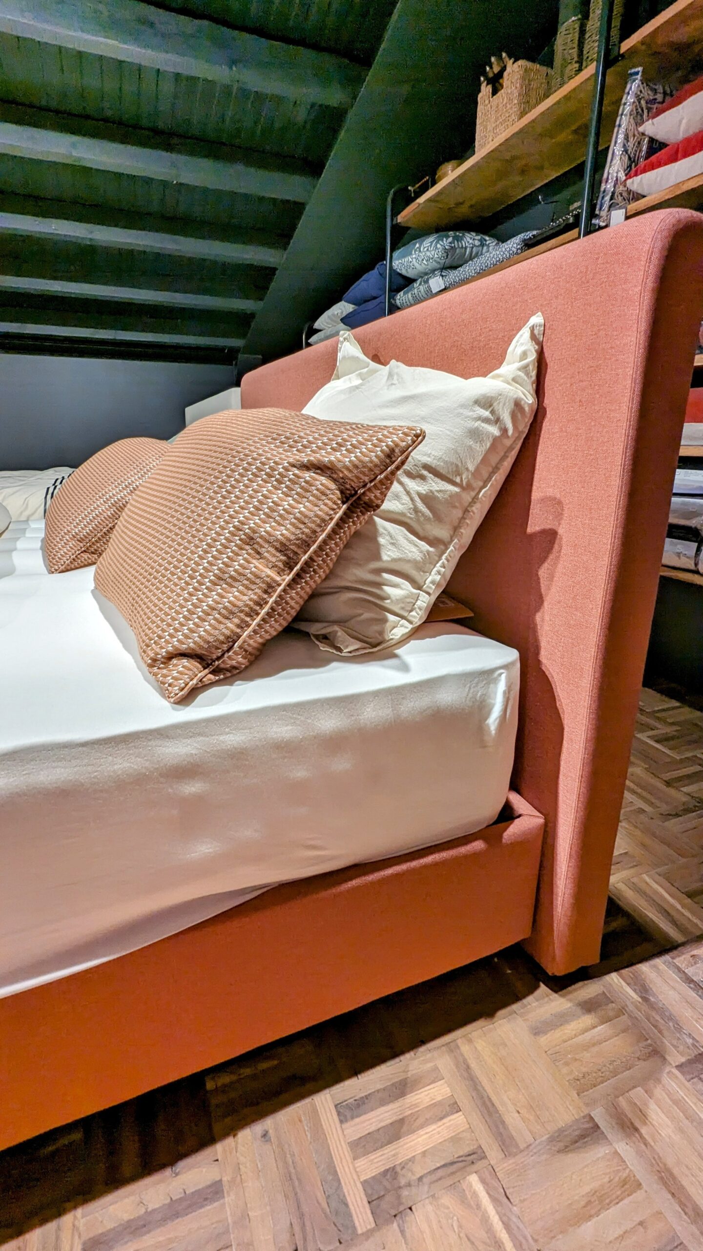 Lit d'expo Beka rose